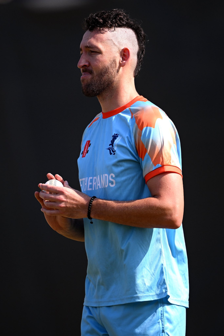 आरसीबी डील का छोटा हिस्सा मिल जाए तो, नीदरलैंड के तेज गेंदबाज पॉल वैन मीकेरेन ने दिया अहम सुझाव