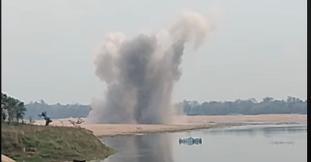 झारखंड  द्वितीय विश्व युद्ध काल का 227 किलो का बम सेना ने कंट्रोल्ड ब्लास्ट के जरिए किया डिफ्यूज