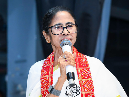 बंगाल चुनाव  टीएमसी ने शुभेंदु अधिकारी और भाजपा के अन्य सदस्यों के खिलाफ की शिकायत