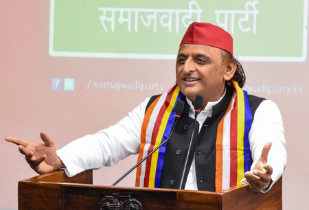 गैस संकट पर अखिलेश यादव का तंज एक कचौड़ी, एक समोसा, अब गैस पर न रहा भरोसा’