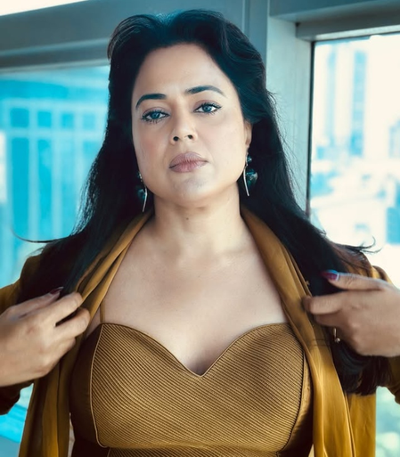 Sameera Reddy struggles to walk amid Mumbai traffic, says ‘forgot how hectic it is’ Sameera Reddy struggles to walk amid Mumbai traffic, says ‘forgot how hectic it is’