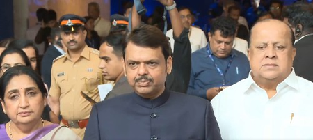 पेट्रोल-डीजल की कमी की अफवाहों पर सीएम फडणवीस का बयान, बोले- स्थिति पूरी तरह सामान्य, नहीं लगेगा लॉकडाउन