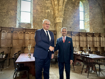 यूक्रेन के विदेश मंत्री एंड्री सिबिहरा ने डॉ. जयशंकर से की मुलाकात, द्विपक्षीय सहयोग मजबूत करने पर चर्चा यूक्रेन के विदेश मंत्री एंड्री सिबिहरा ने डॉ. जयशंकर से की मुलाकात, द्विपक्षीय सहयोग मजबूत करने पर चर्चा