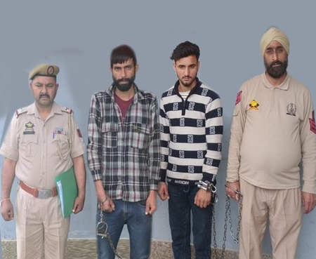 जम्मू-कश्मीर सोशल मीडिया पर लड़ाई का वीडियो वायरल होने के बाद दो पोनी हैंडलर गिरफ्तार