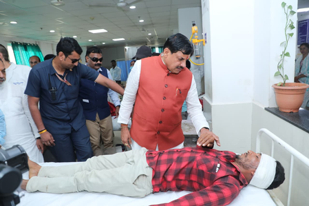 छिंदवाड़ा हादसा पीड़ितों से मिले सीएम मोहन यादव, हर संभव मदद का दिया आश्वासन छिंदवाड़ा हादसा पीड़ितों से मिले सीएम मोहन यादव, हर संभव मदद का दिया आश्वासन