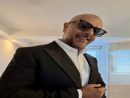 सोशल मीडिया पर विशाल डडलानी को इंडियन आइडल से हटाने की मांग, पाकिस्तानी जर्नलिस्ट के साथ दिखने पर बवाल सोशल मीडिया पर विशाल डडलानी को इंडियन आइडल से हटाने की मांग, पाकिस्तानी जर्नलिस्ट के साथ दिखने पर बवाल