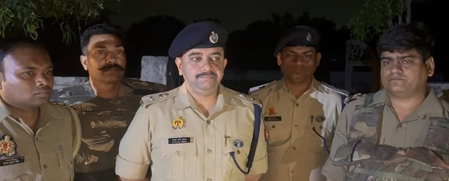 आगरा पुलिस ने बच्ची की हत्या के मामले में फरार चल रहे इनामी को मुठभेड़ में किया ढेर