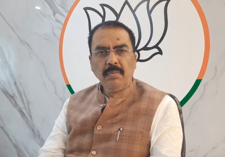 ममता सरकार नहीं दे रही युवाओं को को रोजगार, उद्योगपति भी छोड़ रहे बंगाल संजय सरावगी ममता सरकार नहीं दे रही युवाओं को को रोजगार, उद्योगपति भी छोड़ रहे बंगाल संजय सरावगी