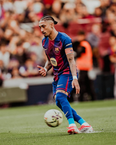 एफसी बार्सिलोना को झटका, सीजन पर पड़ सकता है विंगर राफिन्हा की हैमस्ट्रिंग चोट का असर एफसी बार्सिलोना को झटका, सीजन पर पड़ सकता है विंगर राफिन्हा की हैमस्ट्रिंग चोट का असर