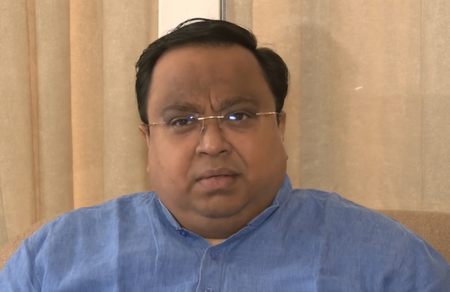 एक्साइज ड्यूटी में कटौती से केंद्र सरकार को होगा 4 लाख करोड़ का नुकसान  सस्मित पात्रा