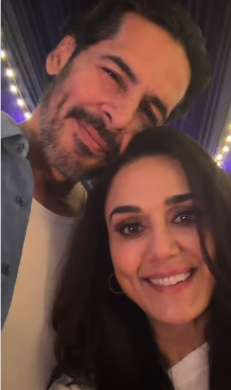 डेफ लेपर्ड के गानों पर झूम उठीं बॉलीवुड की डिंपल गर्ल प्रीति जिंटा डेफ लेपर्ड के गानों पर झूम उठीं बॉलीवुड की डिंपल गर्ल प्रीति जिंटा