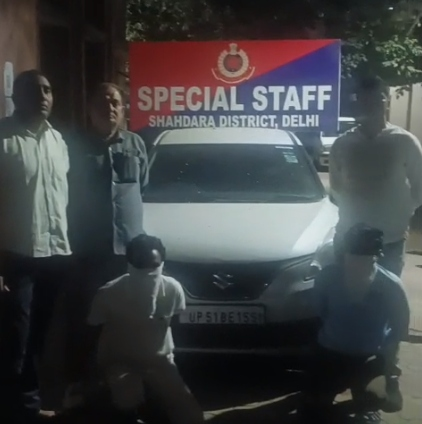 दिल्ली वाहन चोरी के आरोप में दो युवक गिरफ्तार, चोरी की कार बरामद