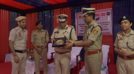 ऑपरेशन विश्वास दिल्ली की शाहदरा पुलिस ने चोरी किए गए 1600 मोबाइल मालिकों को लौटाए