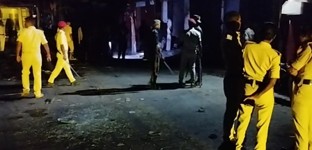 बिहार के नवादा में रामनवमी जुलूस के दौरान पथराव और आगजनी, कई लोग घायल बिहार के नवादा में रामनवमी जुलूस के दौरान पथराव और आगजनी, कई लोग घायल