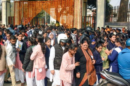 बिहार मैट्रिक परीक्षा में भी छात्राएं छात्रों से आगे निकलीं, पहले तीन स्थानों में पांच परीक्षार्थियों में चार छात्राएं बिहार मैट्रिक परीक्षा में भी छात्राएं छात्रों से आगे निकलीं, पहले तीन स्थानों में पांच परीक्षार्थियों में चार छात्राएं