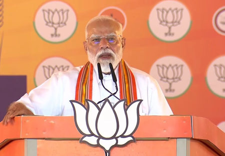 पारंपरिक मुंडू पहनकर पलक्कड़ पहुंचे पीएम मोदी, बोले-केरल में अब चुनावी माहौल नहीं, जनआंदोलन की लहर पारंपरिक मुंडू पहनकर पलक्कड़ पहुंचे पीएम मोदी, बोले-केरल में अब चुनावी माहौल नहीं, जनआंदोलन की लहर