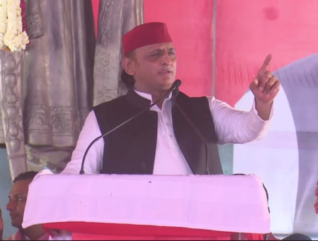 पीएम मोदी की रैली में भीड़ जुटाने को सरकारी कर्मचारियों व संसाधनों का लेना पड़ा सहारा अखिलेश यादव पीएम मोदी की रैली में भीड़ जुटाने को सरकारी कर्मचारियों व संसाधनों का लेना पड़ा सहारा अखिलेश यादव