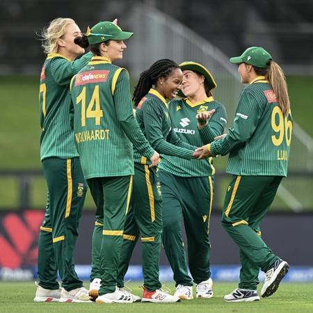 वनडे सीरीज अयाबोंगा का छक्का, रोमांचक मैच में साउथ अफ्रीका ने न्यूजीलैंड को 2 विकेट से हराया