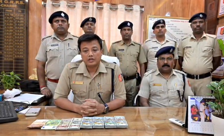 पश्चिम बंगाल में चुनाव से पहले पुलिस ने विदेशी मुद्रा के साथ युवक को हिरासत में लिया
