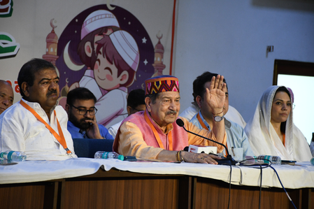 देश में संसाधनों की कोई कमी नहीं, तेल-गैस के लिए पैनिक न करें इंद्रेश कुमार