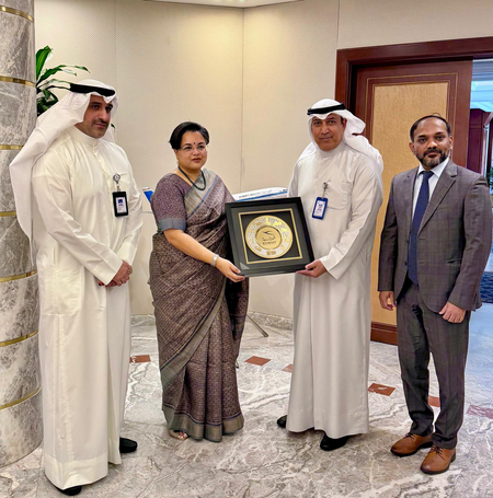 कुवैत एयरवेज चेयरमैन से म‍िलीं भारतीय राजदूत परमिता त्रिपाठी, उड़ानों के पुनः संचालन पर की चर्चा