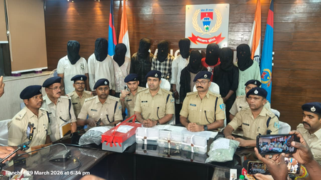 रांची में पेट्रोल पंपों और दुकानों में लूटपाट करने वाले गिरोह के 11 अपराधी गिरफ्तार रांची में पेट्रोल पंपों और दुकानों में लूटपाट करने वाले गिरोह के 11 अपराधी गिरफ्तार
