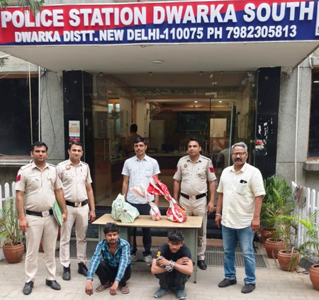 द्वारका पुलिस ने घर में चोरी का मामला सुलझाया, नाबालिग समेत 3 आरोपी पकड़े द्वारका पुलिस ने घर में चोरी का मामला सुलझाया, नाबालिग समेत 3 आरोपी पकड़े