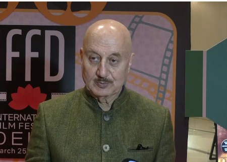 दिल्ली इंटरनेशनल फिल्म फेस्टिवल में पहुंचे अनुपम खेर, तन्वी द ग्रेट की सफलता पर जताई खुशी दिल्ली इंटरनेशनल फिल्म फेस्टिवल में पहुंचे अनुपम खेर, तन्वी द ग्रेट की सफलता पर जताई खुशी