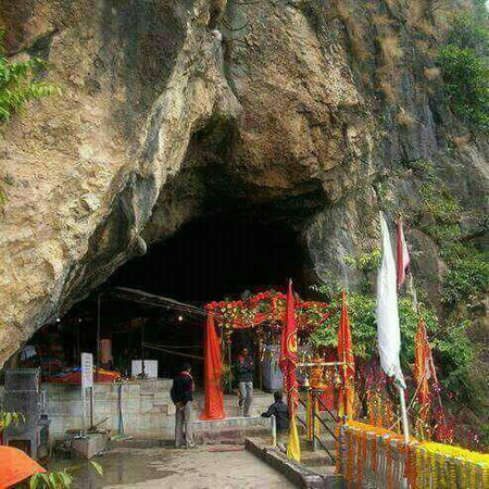 जम्मू-कश्मीर की वो पवित्र गुफा, जहां आज भी परिवार संग विराजे हैं महादेव