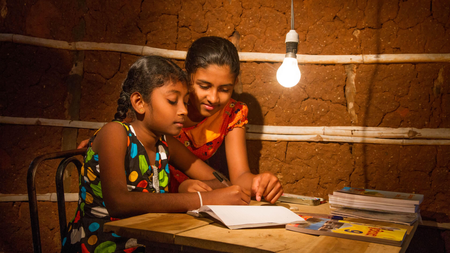 श्रीलंका में ईंधन और ऊर्जा इस्तेमाल को लेकर नई गाइडलाइन जारी, बिजली के सीमित उपयोग पर जोर