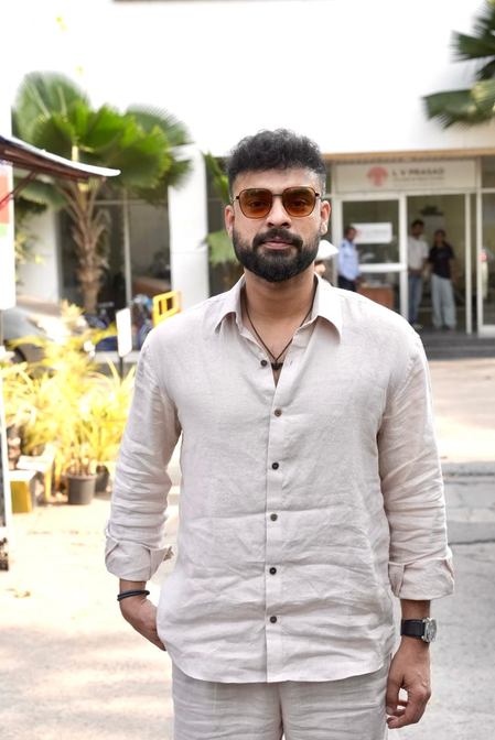 युद्ध के बीच भी रिलीज होगी पल्लीचट्टंबी, टोविनो थॉमस ने बताई वजह