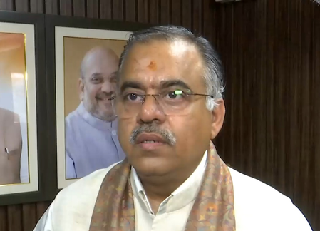 नक्सलवाद का अंतिम चरण, मुख्यधारा से जुड़े आदिवासी क्षेत्र तरुण चुघ