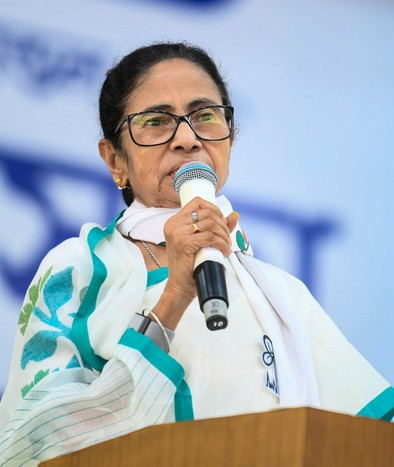 ममता बनर्जी ने चुनाव आयोग पर लगाया भाजपा के साथ मिलकर मतदाता सूची में हेरफेर करने का आरोप