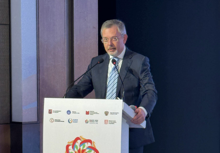 तेल संकट के जल्द से जल्द समाधान के लिए भारत-रूस के बीच बातचीत जारी राजदूत डेनिस अलीपोव तेल संकट के जल्द से जल्द समाधान के लिए भारत-रूस के बीच बातचीत जारी राजदूत डेनिस अलीपोव