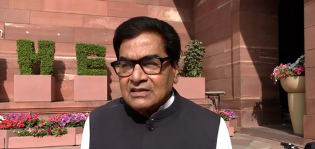 एलपीजी के दाम बढ़ने पर विपक्ष ने केंद्र को घेरा, कहा- सरकार जनता को कर रही गुमराह एलपीजी के दाम बढ़ने पर विपक्ष ने केंद्र को घेरा, कहा- सरकार जनता को कर रही गुमराह