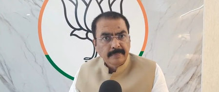 कांग्रेस और कम्युनिस्ट पार्टियों ने देश को विदेशियों के पास गिरवी रख दिया थाः संजय सरावगी कांग्रेस और कम्युनिस्ट पार्टियों ने देश को विदेशियों के पास गिरवी रख दिया थाः संजय सरावगी