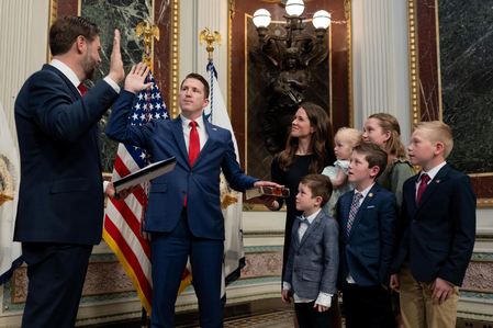 कोलिन मैकडॉनल्ड बने संयुक्त राज्य अमेरिका के सहायक अटॉर्नी जनरल, जेडी वेंस ने द‍िलाई शपथ