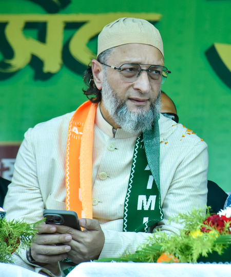 पश्चिम बंगाल की मुख्यमंत्री ममता बनर्जी का दोहरा चेहरा है असदुद्दीन ओवैसी