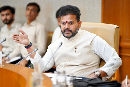 नागरिक उड्डयन मंत्री राम मोहन नायडू ने घरेलू एयरलाइंस को दी बड़ी राहत, लैंडिंग-पार्किंग शुल्क में 25 प्रतिशत की कटौती