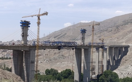 ईरानी तकनीक की मिसाल और मध्य पूर्व के सबसे ऊंचे पुल पर हवाई हमला, तेहरान से करज का संपर्क टूटा