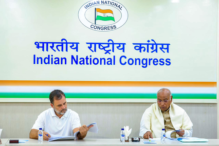 पश्चिम बंगाल चुनाव कांग्रेस ने 7 सीटों पर बदले उम्मीदवार, इनको दिया टिकट पश्चिम बंगाल चुनाव कांग्रेस ने 7 सीटों पर बदले उम्मीदवार, इनको दिया टिकट