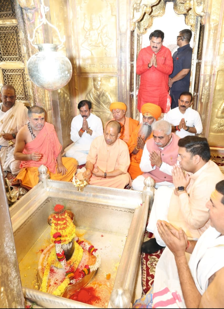 सीएम योगी ने ‘काशी कोतवाल’ और बाबा विश्वनाथ के किए दर्शन सीएम योगी ने ‘काशी कोतवाल’ और बाबा विश्वनाथ के किए दर्शन