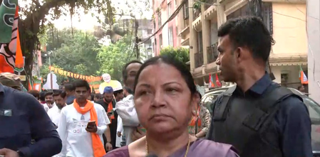 बंगाल चुनाव सुवेंदु अधिकारी के कैंपेन में अर्चना मजूमदार ने लिया हिस्सा, बोलीं- लोग भाजपा को वोट देंगे