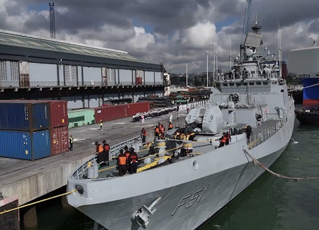 तंजानिया के दार-ए-सलाम पहुंचा भारतीय युद्धपोत आईएनएस त्रिकंद तंजानिया के दार-ए-सलाम पहुंचा भारतीय युद्धपोत आईएनएस त्रिकंद