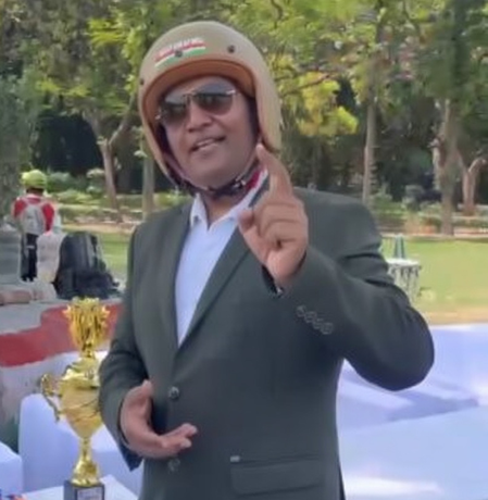 सड़क सुरक्षा को लेकर धोनी कुछ करते हैं तो बड़ा बदलाव आएगा हेलमेट मैन राघवेंद्र कुमार सड़क सुरक्षा को लेकर धोनी कुछ करते हैं तो बड़ा बदलाव आएगा हेलमेट मैन राघवेंद्र कुमार