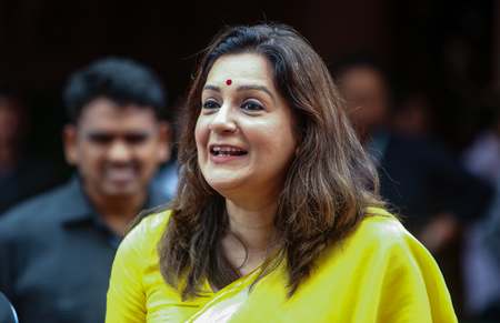 आधी आबादी के लिए 33 प्रतिशत आरक्षण जरूरी प्रियंका चतुर्वेदी आधी आबादी के लिए 33 प्रतिशत आरक्षण जरूरी प्रियंका चतुर्वेदी