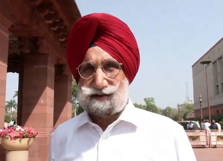 पंजाब में बारिश-ओलावृष्टि से फसल बर्बाद, रंधावा ने केंद्र से किसानों के लिए राहत पैकेज की मांग की पंजाब में बारिश-ओलावृष्टि से फसल बर्बाद, रंधावा ने केंद्र से किसानों के लिए राहत पैकेज की मांग की