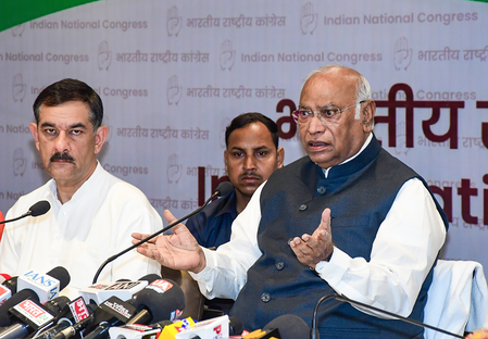 भ्रष्ट सीएम बनाम असम की जनता की लड़ाई खड़गे ने मतदाता से सरमा सरकार को हटाने की अपील की