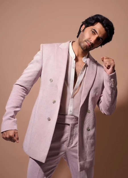 व्यस्त शूटिंग के बीच भी डबिंग पूरी, अक्षय ओबेरॉय बोले- करियर का यह दौर रोमांचक भी, थकाने वाला भी व्यस्त शूटिंग के बीच भी डबिंग पूरी, अक्षय ओबेरॉय बोले- करियर का यह दौर रोमांचक भी, थकाने वाला भी