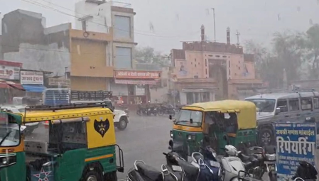 मध्य प्रदेश कई जिलों में आंधी-तूफान और बिजली गिरने की चेतावनी, बारिश से गिरेगा तापमान